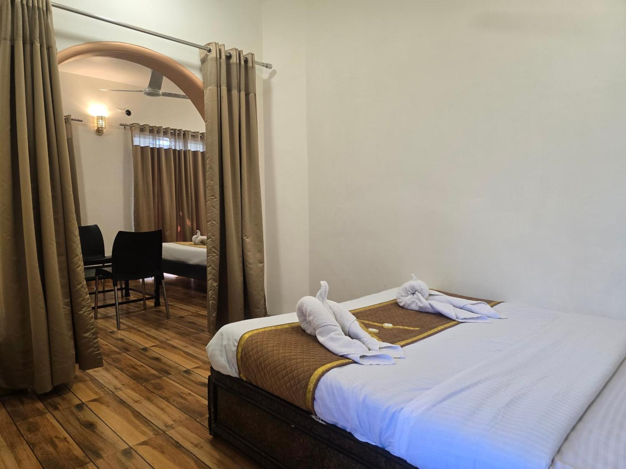 Hotel Vyankatesh & Pure Veg Restaurant Mahābaleshwar Eksteriør bilde