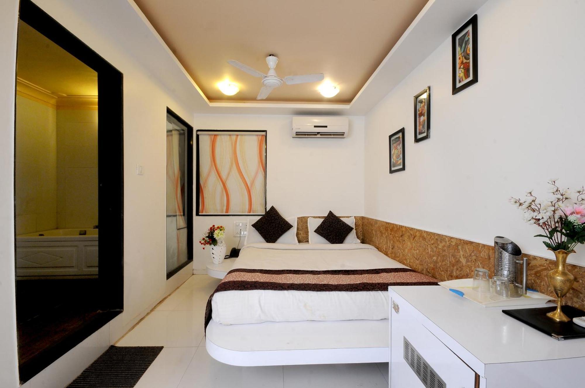 Hotel Vyankatesh & Pure Veg Restaurant Mahābaleshwar Eksteriør bilde