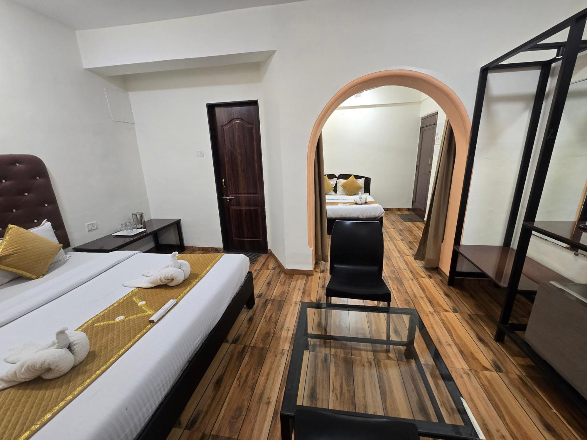 Hotel Vyankatesh & Pure Veg Restaurant Mahābaleshwar Eksteriør bilde
