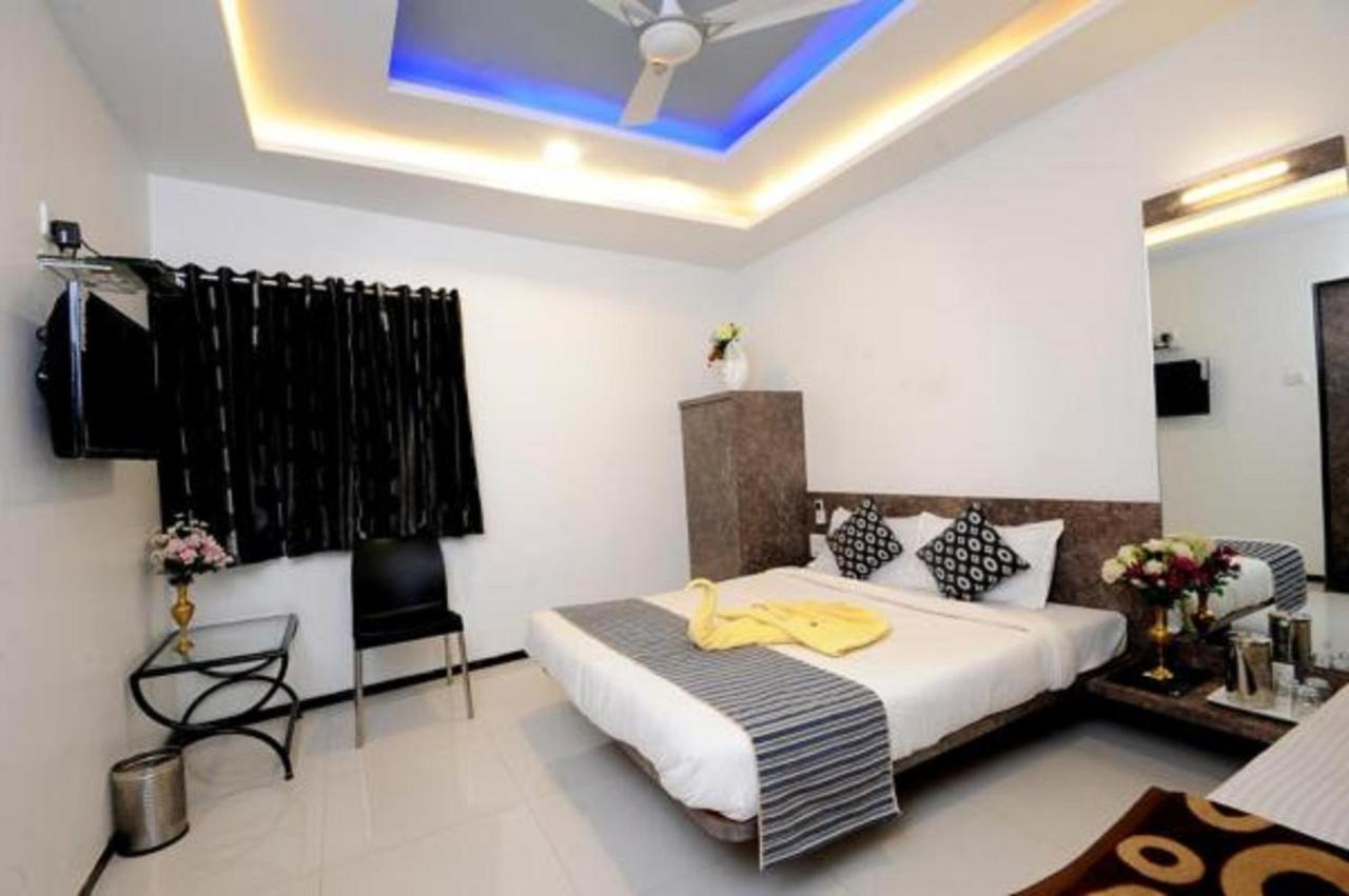Hotel Vyankatesh & Pure Veg Restaurant Mahābaleshwar Eksteriør bilde