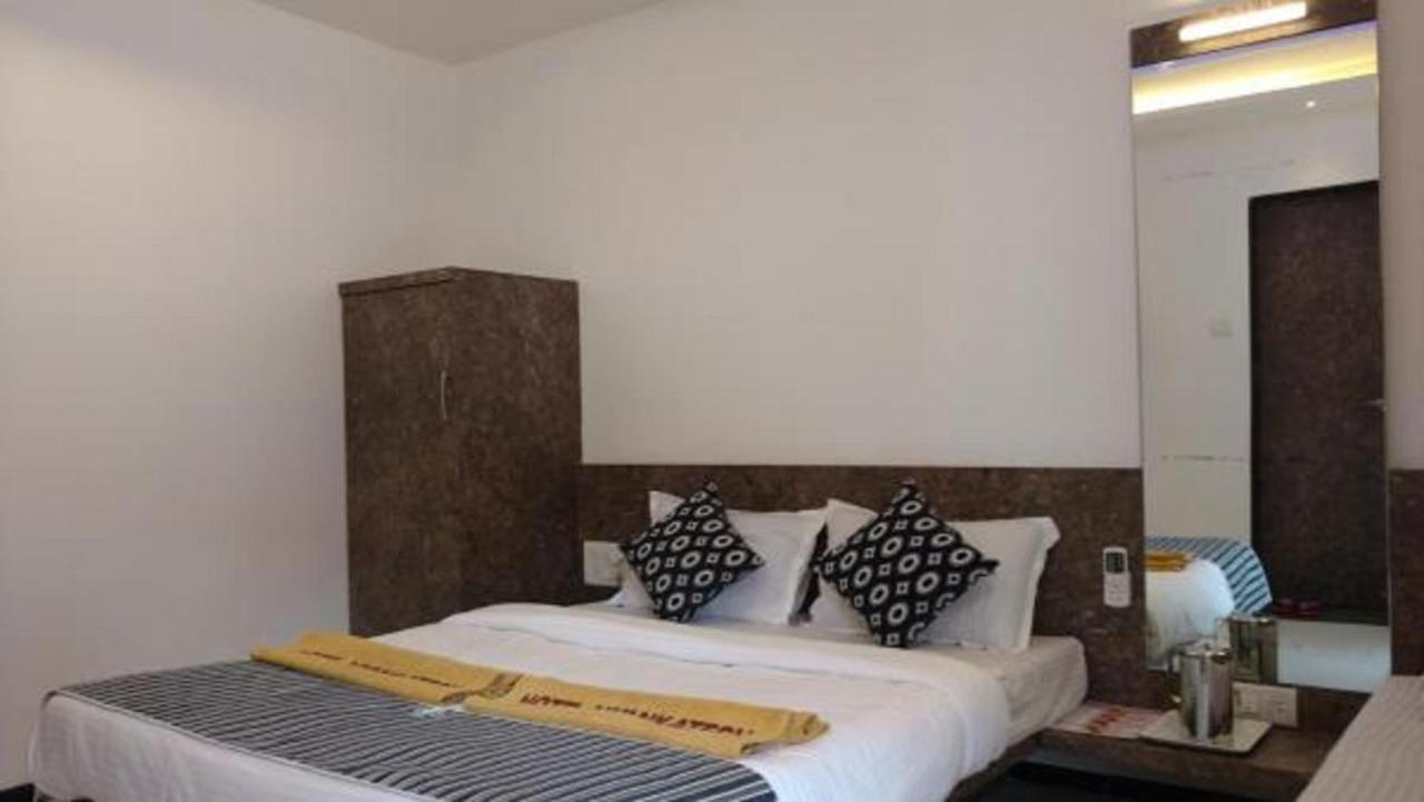 Hotel Vyankatesh & Pure Veg Restaurant Mahābaleshwar Eksteriør bilde