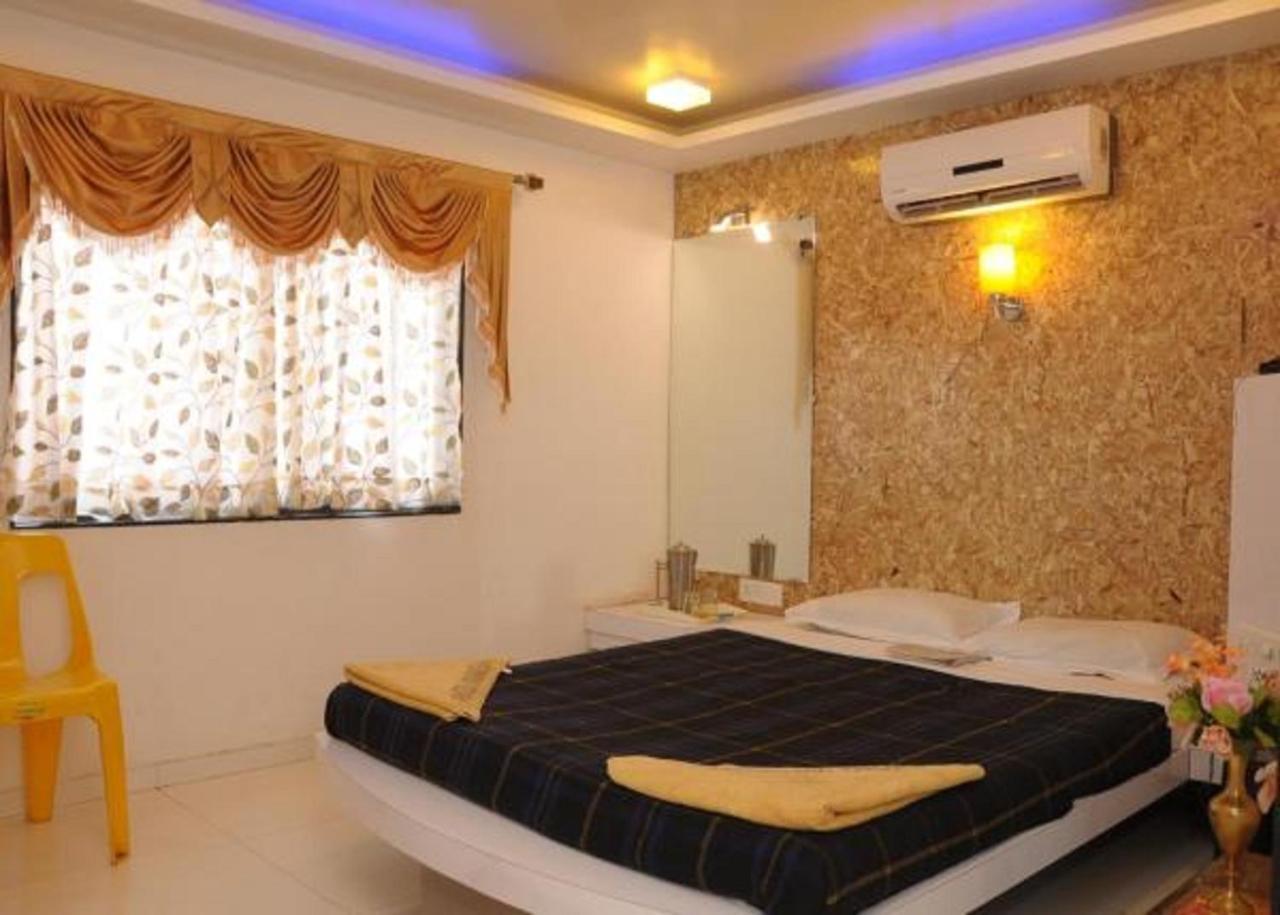 Hotel Vyankatesh & Pure Veg Restaurant Mahābaleshwar Eksteriør bilde