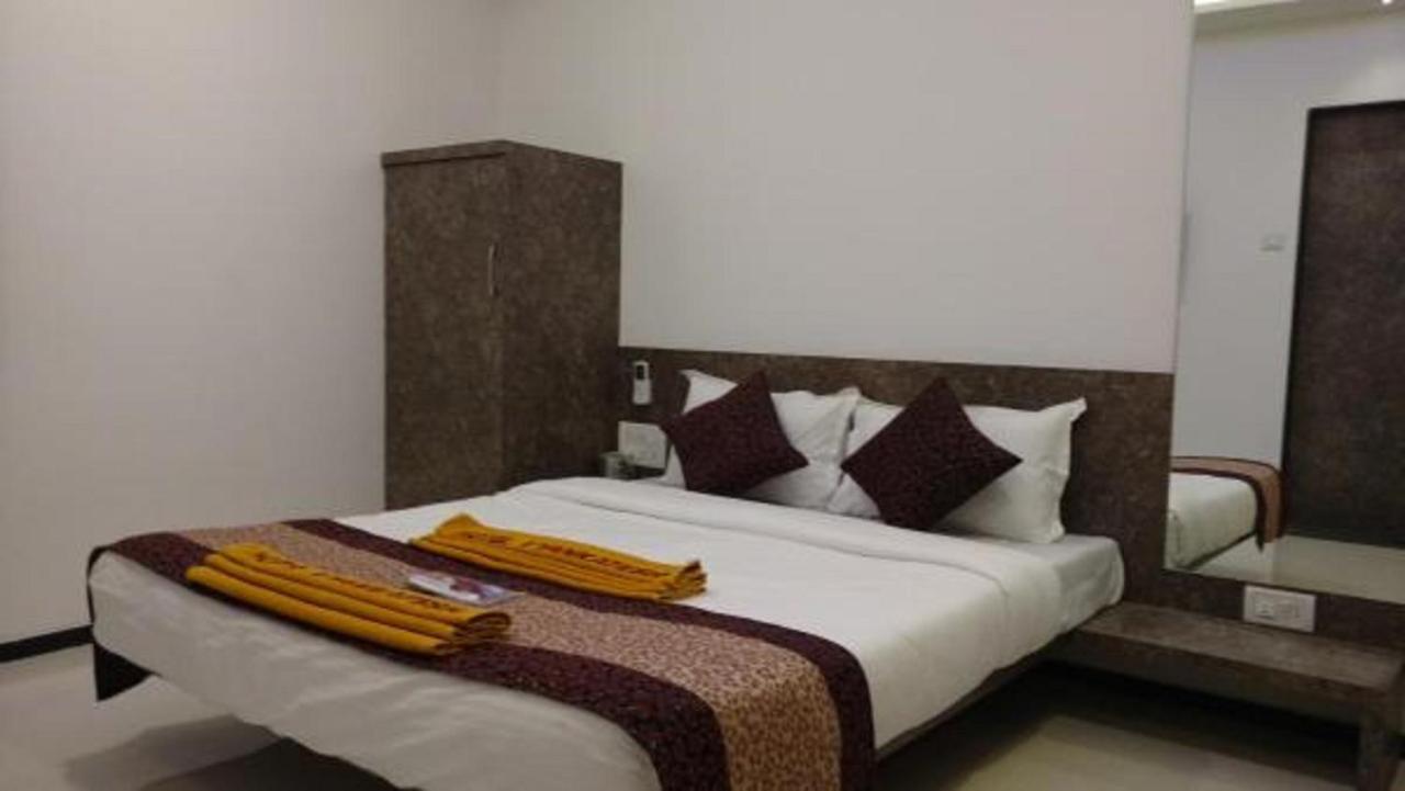 Hotel Vyankatesh & Pure Veg Restaurant Mahābaleshwar Eksteriør bilde